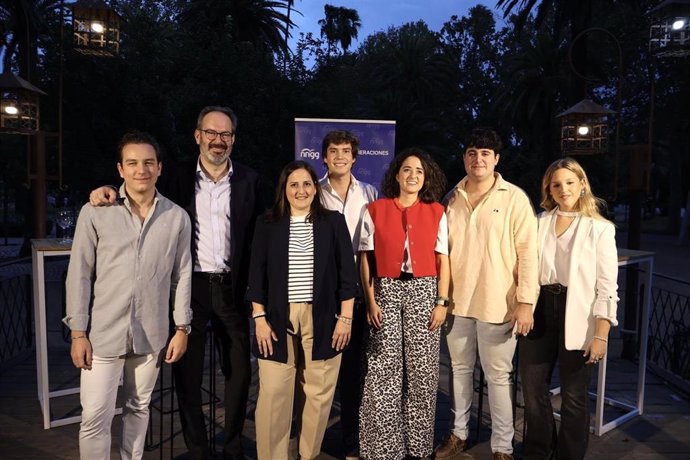 Representantes del Partido Popular reunidos en un foro sobre vivienda organizado por Nuevas Generaciones de Córdoba.