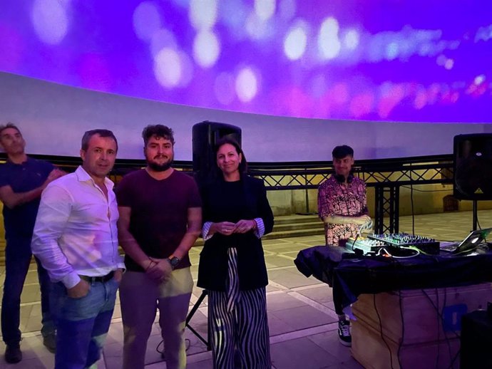 Momento del evento 'Al ritmo del cosmos', celebrado en la lonja del Palacio Provincial de Jaén.