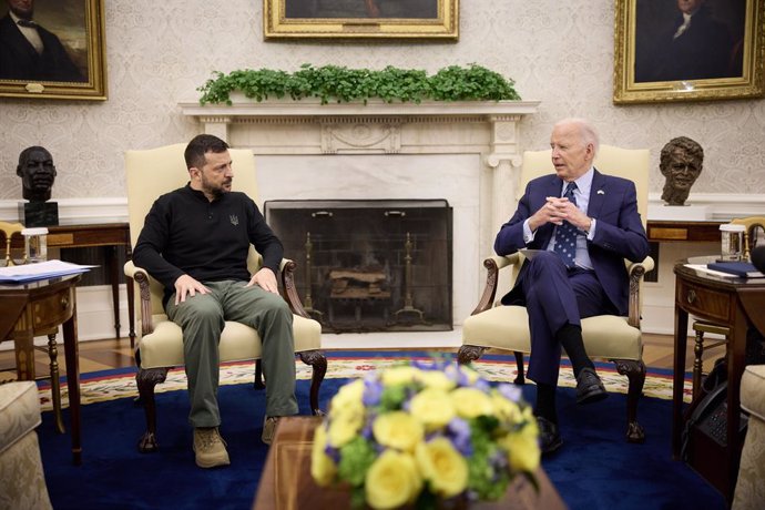 HANDOUT - 26 September 2024, US, Washington: US President Joe Biden meets with Ukrainian President Volodymyr Zelensky (L) at the White House. Photo: -/Ukrainian Presidency/dpa - ATTENTION: editorial use only and only if the credit mentioned above is refer