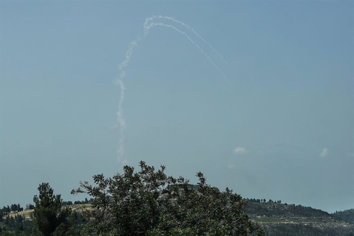 Archivo - Imagen de archivo de las defensas aéreas israelíes interceptando proyectiles