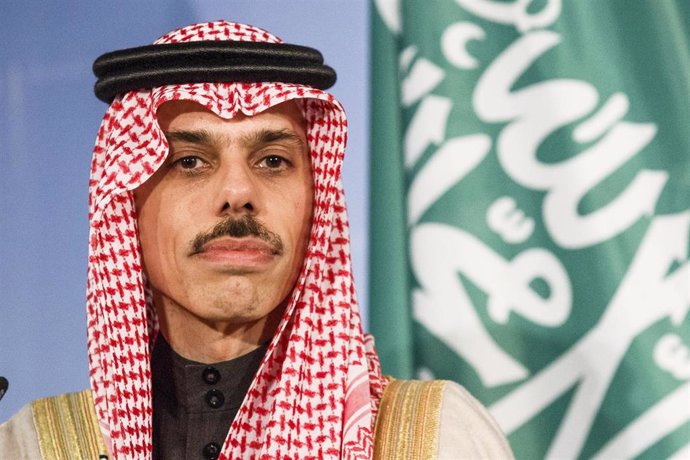 Archivo - El ministro de Exteriores de Arabia Saudí, Faisal bin Farhan, durante una rueda de prensa en Alemania (archivo)