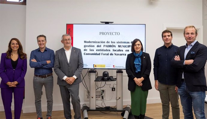 Mar González, Luis Campos, el vicepresidente Félix Taberna, Alicia Echeverría, Xabier Alcuaz y Pablo Cebrián