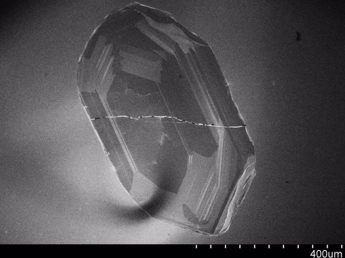 Una imagen de catodoluminiscencia (CL) de la zonificación de crecimiento en un circón de 3,75 Ga del Complejo Gneis Acasta (Territorios del Noroeste, Canadá).