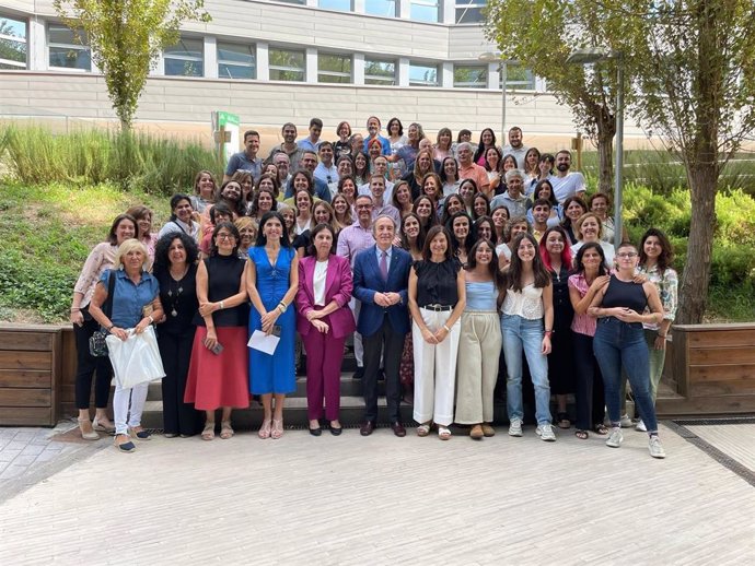 Acto de despedida del Distrito Sanitario Metropolitano a los médicos residentes que han terminado su formación.