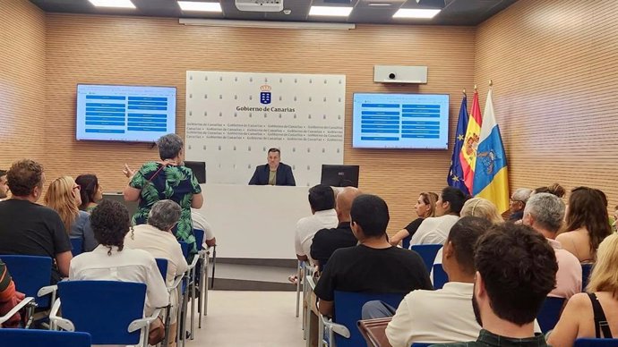 El director general de Emigración del Gobierno de Canarias, José Téllez Ledesma, durante la presentación de 'Canarias te integra'