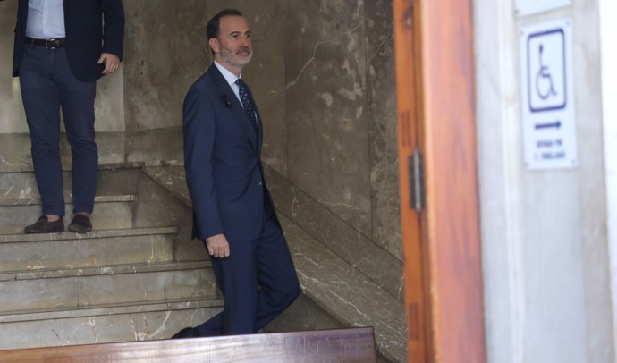 El presidente del Parlament balear, Gabriel Le Senne, a su llegada a los juzgados de Vía Alemania, a 27 de septiembre de 2024, en Palma de Mallorca, Mallorca, Baleares (España).