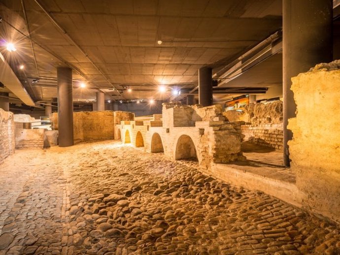 Imagen de la cripta arqueológica del Castillo de San Jorge