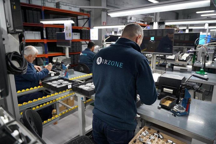 La empresa malagueña Airzone, fundada en 1997 por Antonio Mediato y ubicada en el Parque Tecnológico de Andalucía, cuenta con más de 450 empleados repartidos por todo el mundo