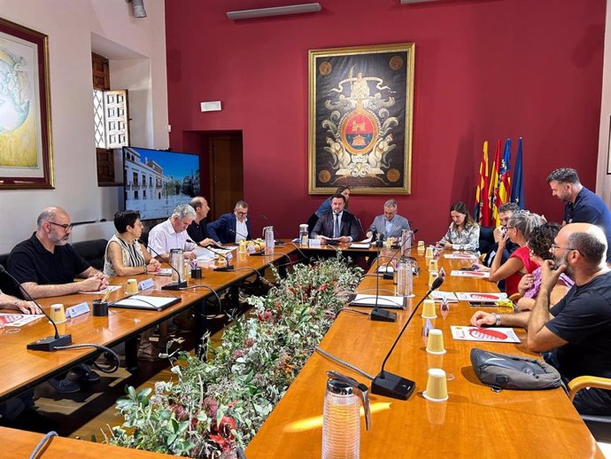 El conseller de Agricultura, Agua, Ganadería y Pesca, Miguel Barrachina, se reúne con el alcalde de Elche, Pablo Ruz, y con representantes de la Junta Rectora DOP Granada Mollar de Elche