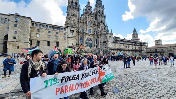 Concentración contra el "genocidio" en Palestina convocada por CGT, en la Plaza del Obradoiro, en Santiago de Compostela