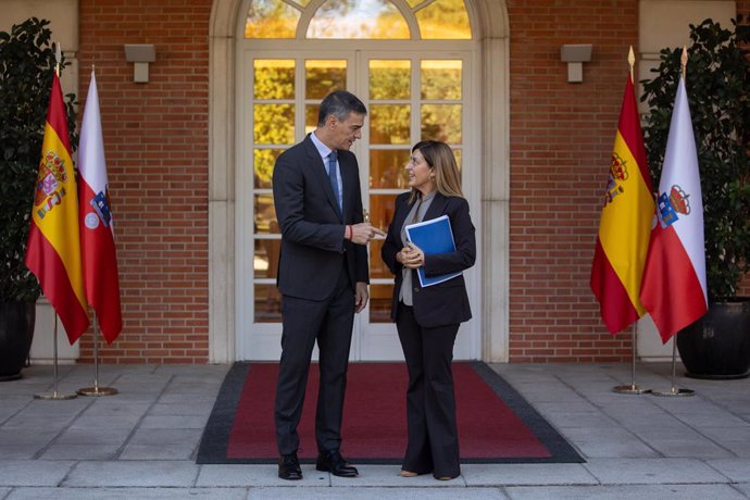 El president del Govern, Pedro Sánchez, rep la presidenta de Cantàbria, María José Sáenz de Buruaga, 