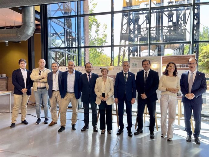 El presidente de la Diputación de Ciudad Real, Miguel Ángel Valverde, y el alcalde de Puertollano, Miguel Ángel Ruiz, en la presentación del proyecto de musealización del Museo de la Minería.