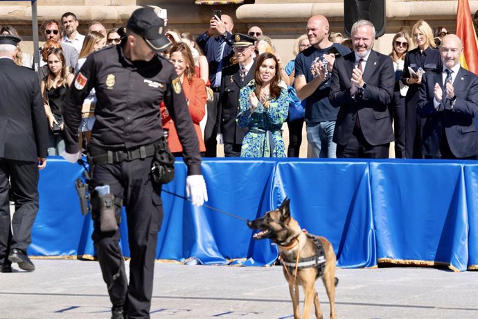 La perra policía Lúa recibe una mención honorífica, en el acto de los Patronos de la Policía Nacional, por contribuir a la incautación del mayor alijo de heroína de España hasta la fecha.