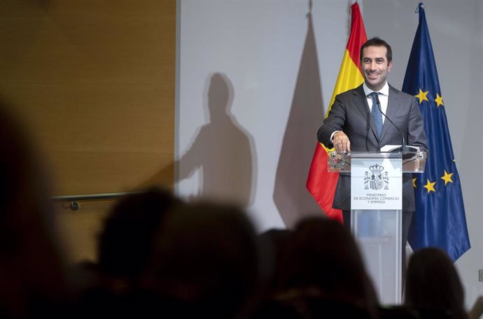 El ministro de Economía, Comercio y Empresa, Carlos Cuerpo durante el acto de toma de posesión protocolario de altos cargos del Ministerio de Economía, en el Ministerio de Economía, Comercio y Empresa, a 27 de septiembre de 2024, en Madrid (España). 