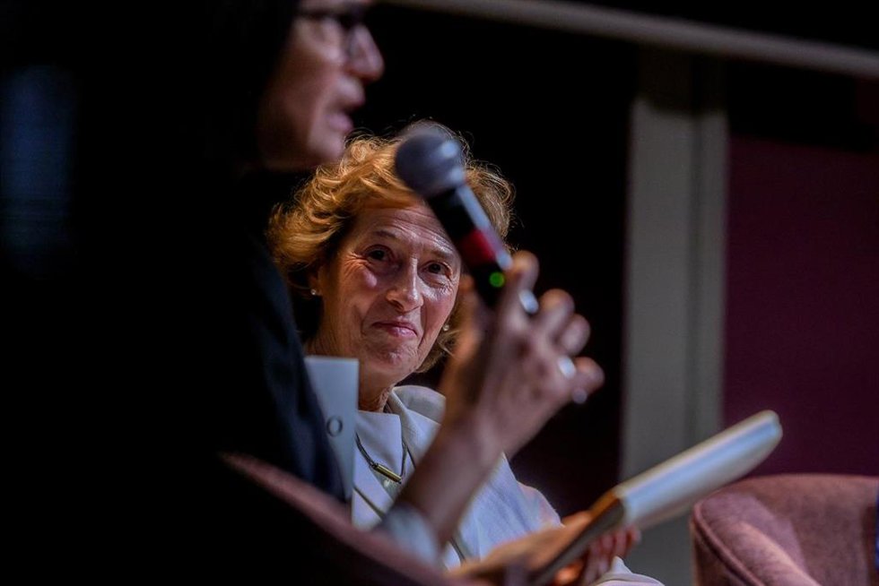 La escritora Julia Navarro durante la presentación de la novela presentación de la novela 'El niño que perdió la guerra', de Julia Navarro en el Ateneo de Madrid, a 12 de septiembre de 2024, en Madrid (España). Escrito por Julia Navarro, El niño que p