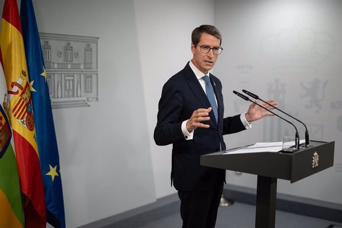 El presidente de La Rioja, Gonzalo Capellán, durante una rueda de prensa posterior a la reunión con el presidente del Gobierno, en el Complejo de La Moncloa