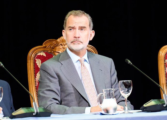 Archivo - El Rey Felipe VI preside el acto de inauguración de los cursos de verano de la Universidad Internacional Menéndez Pelayo (UIMP) de Santander, en el Palacio de la Magdalena, a 23 de junio de 2022, en Santander, Cantabria (España). El regreso de
