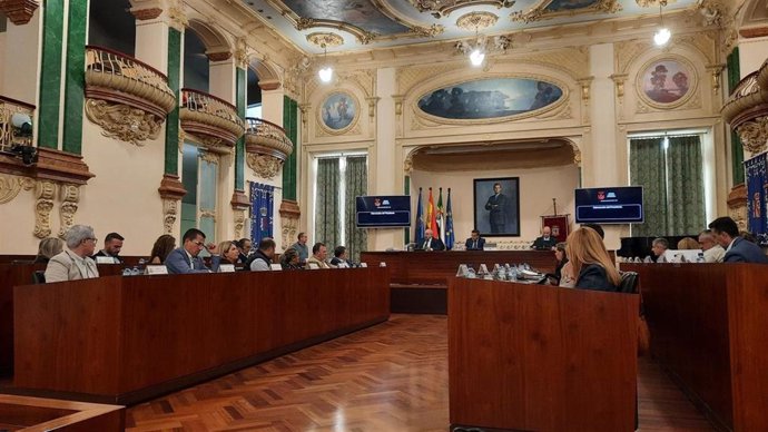 Pleno de la Diputación de Badajoz.