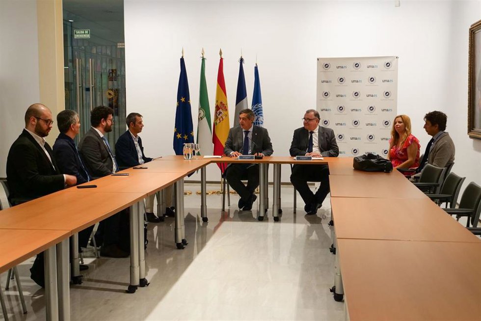 El rector de la Universidad de Málaga (UMA), Teodomiro López y el rector de la Universidad De Ribeiro Preto (Unaerp) de Brasil, Sebastio Sérgio da Silveira.