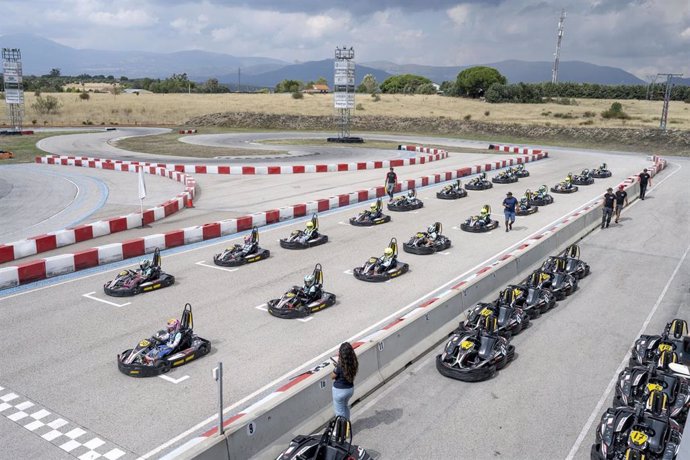 Actividad de Fundación Renailt Group España para formar a niños en seguridad vial y prevención de accidentes.