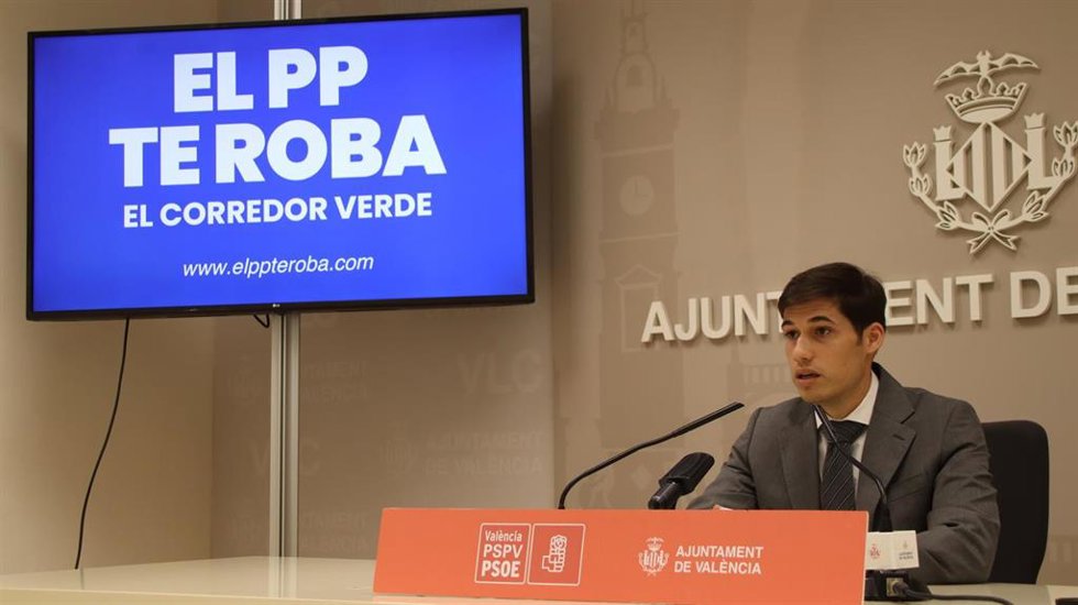 El portavoz socialista en el Ayuntamiento de Valncia, Borja Sanjuán, presenta la campaña 'El PP te roba el Corredor Verde".