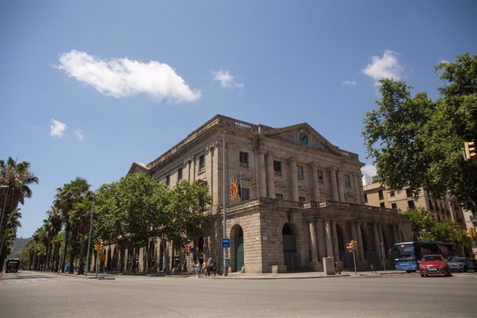 Archivo - Fachada del edificio de la Casa Llotja de Mar.