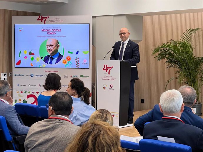 El secretario general de Agricultura, Manuel Gómez Galera, durante la asamblea general ordinaria de Coexphal.