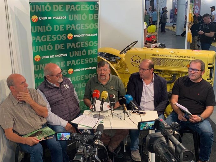 Borràs, Pedrós, Caball, Serra y Armengol, en la presentación del balance del año agrario elaborado por Unió de Pagesos, a 27 de septiembre de 2024