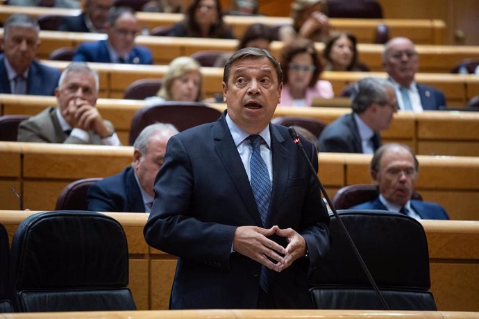 El ministro de Agricultura, Pesca y Alimentación, Luis Planas, durante una sesión plenaria en la Cámara Alta, a 17 de septiembre de 2024, en Madrid (España). 