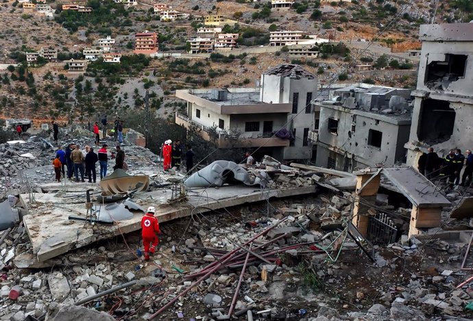 27 September 2024, Lebanon, Shebaa: Lebanese Red cross workers inspect a destroyed three storey building, after it collapsed following an Israeli air raid in the southern Lebanese border village of Shebaa. Photo: Stringer/dpa