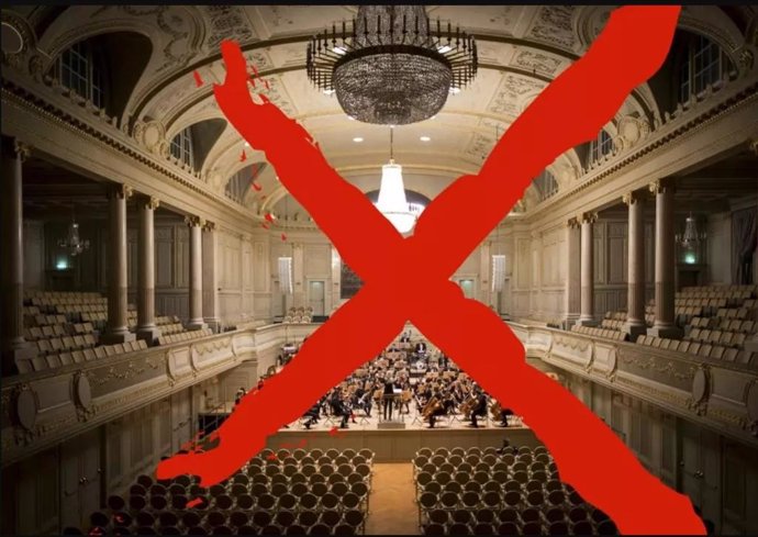 Montaje realizdo por AMPOS para protestar por la paralización de la creación de la orquesta sinfónica de Aragón.