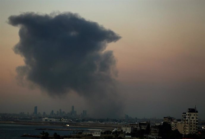 Las Fuerzas de Defensa de Israel (FDI bombardean la capital de Líbano, Beirut