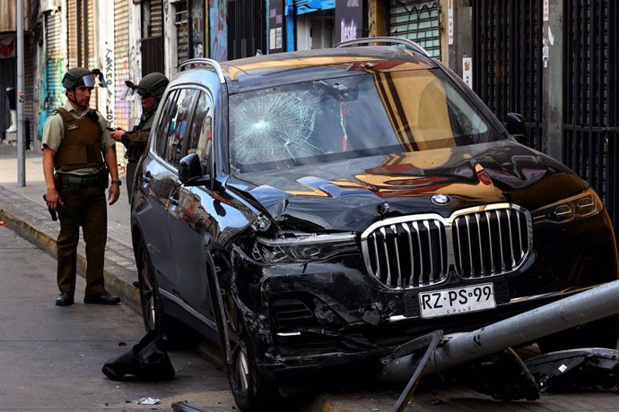 Santiago 27 de septiembre 2024.  Cuatro comerciantes de nacionalidad china del barrio Meiggs de la capital fueron atacados a balazos en su auto blindado por asaltantes que les robaron cien millones de pesos que iban a depositar a un banco.     Edwin