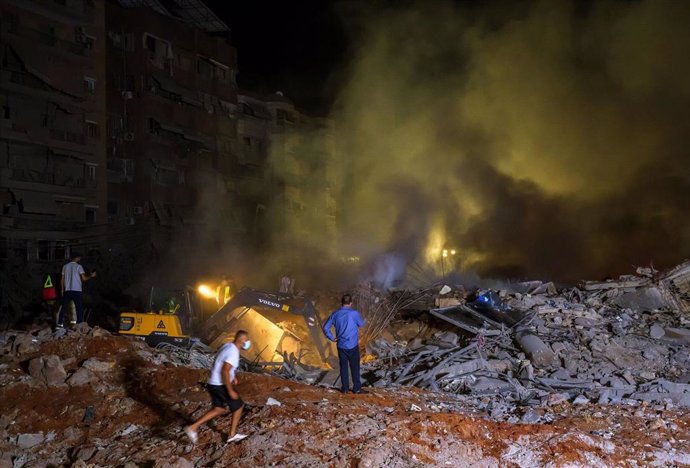 Escenas posteriores a un bombardeo de Israel sobre el sur de Líbano contra el cuartel general del partido-milicia chií Hezbolá