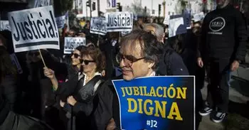 Abogados afectados por la mutualidad salen a la calle en Madrid en defensa de "pensiones dignas"