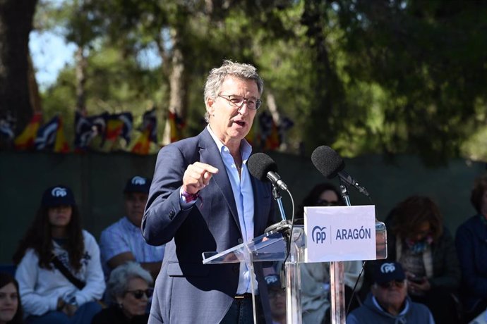 El presidente del Partido Popular, Alberto Núñez, interviene durante el acto del Día del Afiliado del PP de Aragón, en el Parque de Atracciones de Zaragoza, a 28 de septiembre de 2024, en Zaragoza, Aragón (España). 