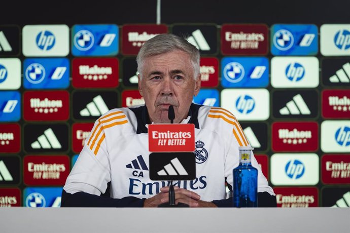 28 September 2024, Spain, Madrid: Carlo Ancelotti, head coach of Real Madrid, speaks during a press conference ahead of the Spanish Primera Division soccer match between Atletico Madrid and Real Madrid. Photo: Alberto Gardin/ZUMA Press Wire/dpa