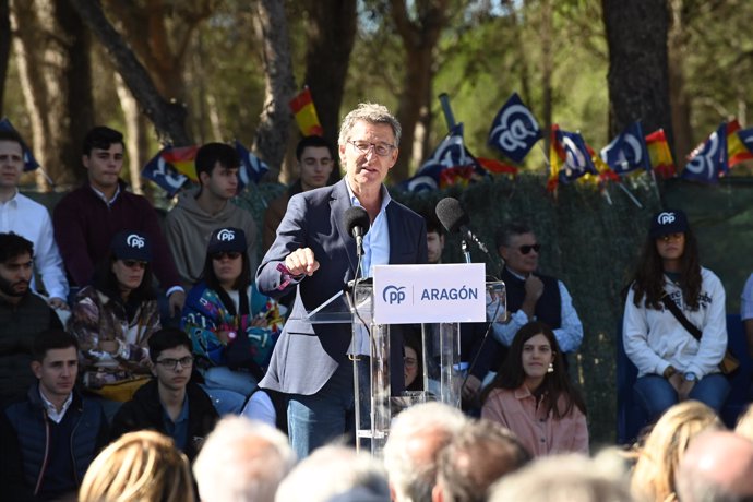 El presidente del Partido Popular, Alberto Núñez, interviene durante el acto del Día del Afiliado del PP de Aragón, en el Parque de Atracciones de Zaragoza, a 28 de septiembre de 2024, en Zaragoza, Aragón (España). 