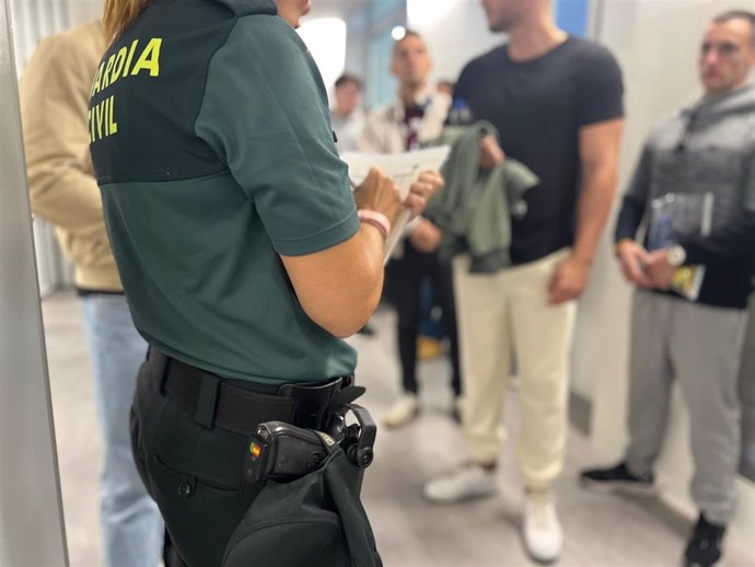 Más de 300 catalanes opositan para una de las 2.721 plazas ofertadas por la Guardia Civil