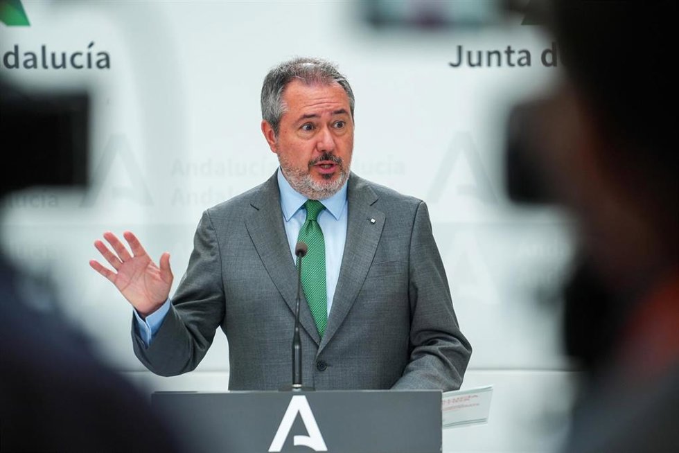 El secretario general del PSOE A, JuanEspadas atiende a los medios de comunicación tras la reunión con Juanma Moreno, a 23 de septiembre de 2024, en Sevilla, Andalucía (España). (Foto de archivo).