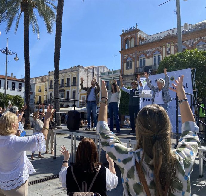 Acto del Día Internacional de las Personas Sordas, organizado por Fexas, en la Plaza de España de Mérida