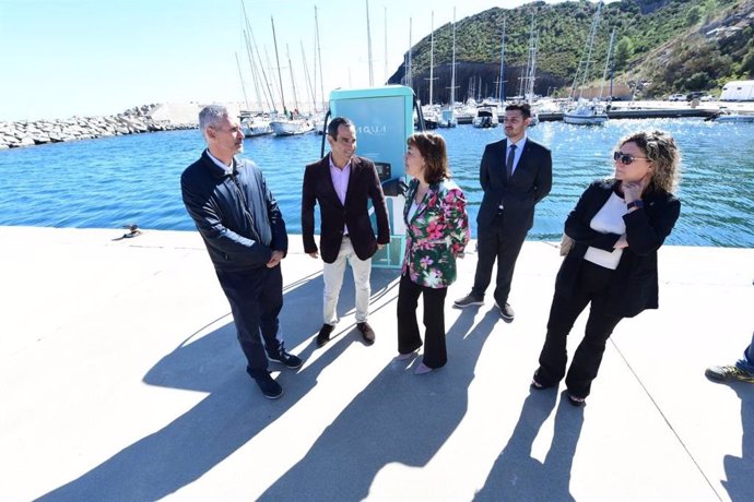 La consellera Paneque al port de Portbou (Girona)