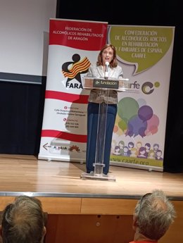 La directora general de Salud Pública, Nuria Gayán, durante su intervención este sábado en las VIII Jornadas de Información sobre Alcoholismo y otras Adicciones, organizadas por la Federación de Alcohólicos Rehabilitados de Aragón (FARA).