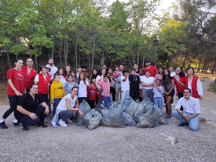 Campaña de limpieza del Cerro de Santa Catalina (Jaén).