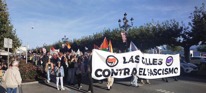 Alrededor de 400 personas recorren Santander contra la celebración del 'Galerna Fest'