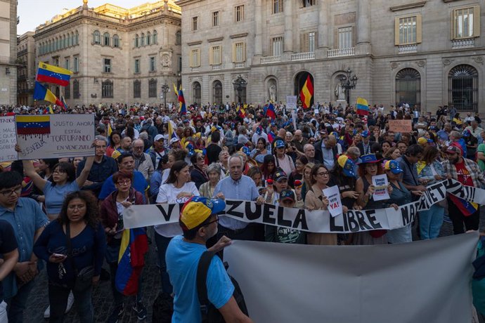 Manifestación en Barcelona contra el régimen de Maduro