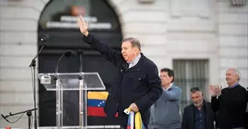 La Puerta del Sol vuelve a llenarse para protestar contra el régimen de Maduro, con la presencia de Edmundo González