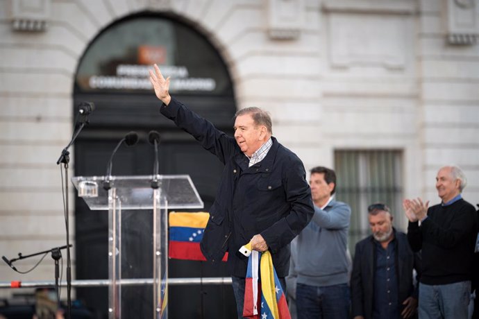 El líder opositor venezolano, Edmundo González, durante una concentración por la libertad de Venezuela, en la Puerta del Sol, a 28 de septiembre de 2024, en Madrid (España). Cientos de venezolanos se han concentrado una vez más en la Puerta del Sol y en o