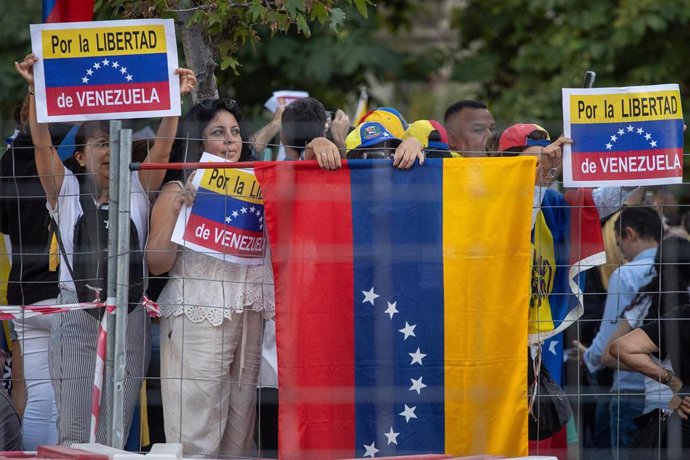 Manifestación en favor de la oposición venezolana en Madrid, España.