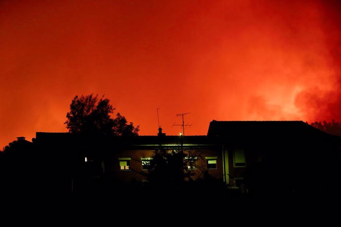 September 16, 2024, Sever Do Vouga, Aveiro, Portugal: Red sky is seen as the wildfire approaches the village in Ribeira de Fraguas. Villagers and firefighters battle a wildfire in Busturenga, Sever do Vouga. More than 1,000 firefighters battled a wildfire